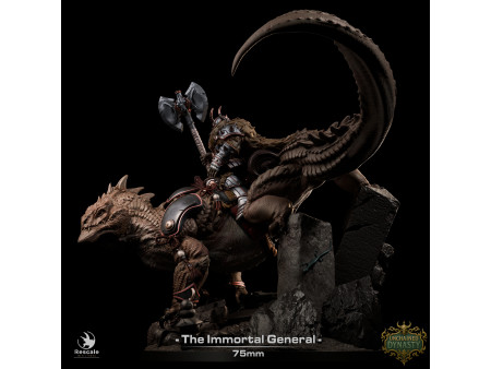 General sobre montura de lagarto de los Unchained Inmortals - Miniatura con peana escénica de 75mm